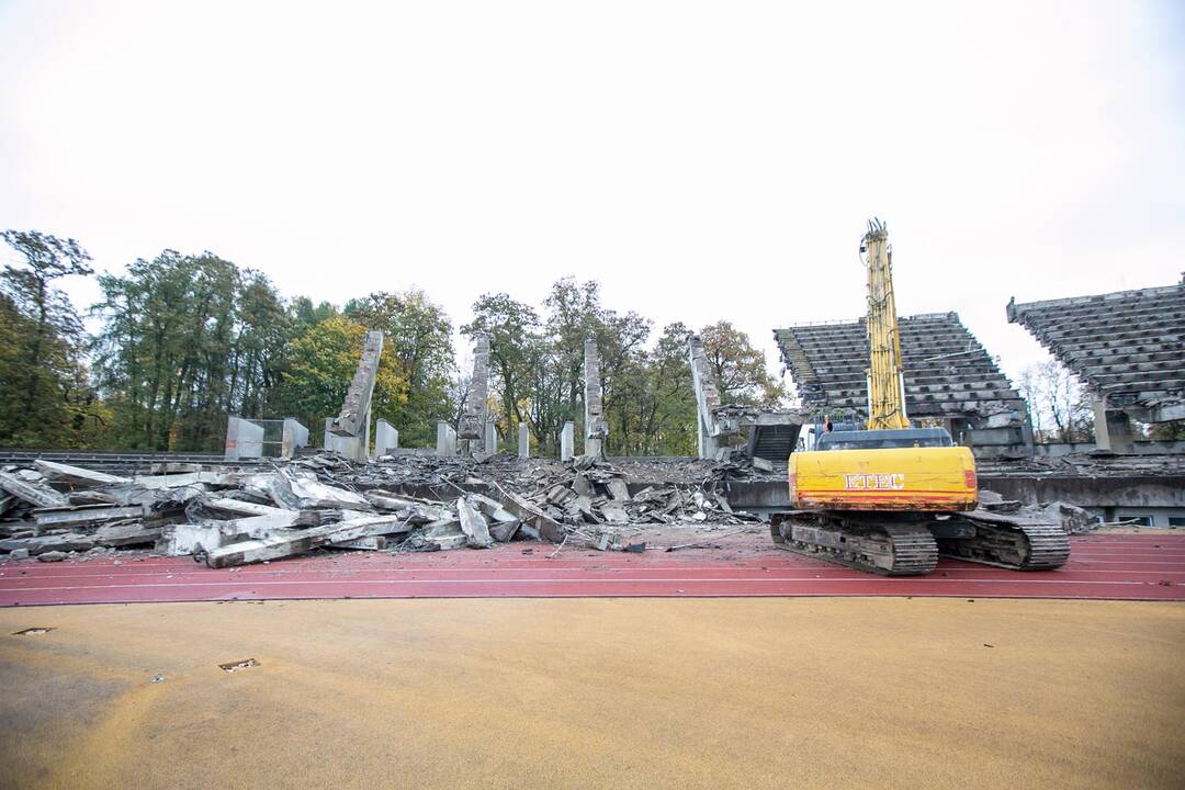 Pradėtos griauti Kauno stadiono tribūnos