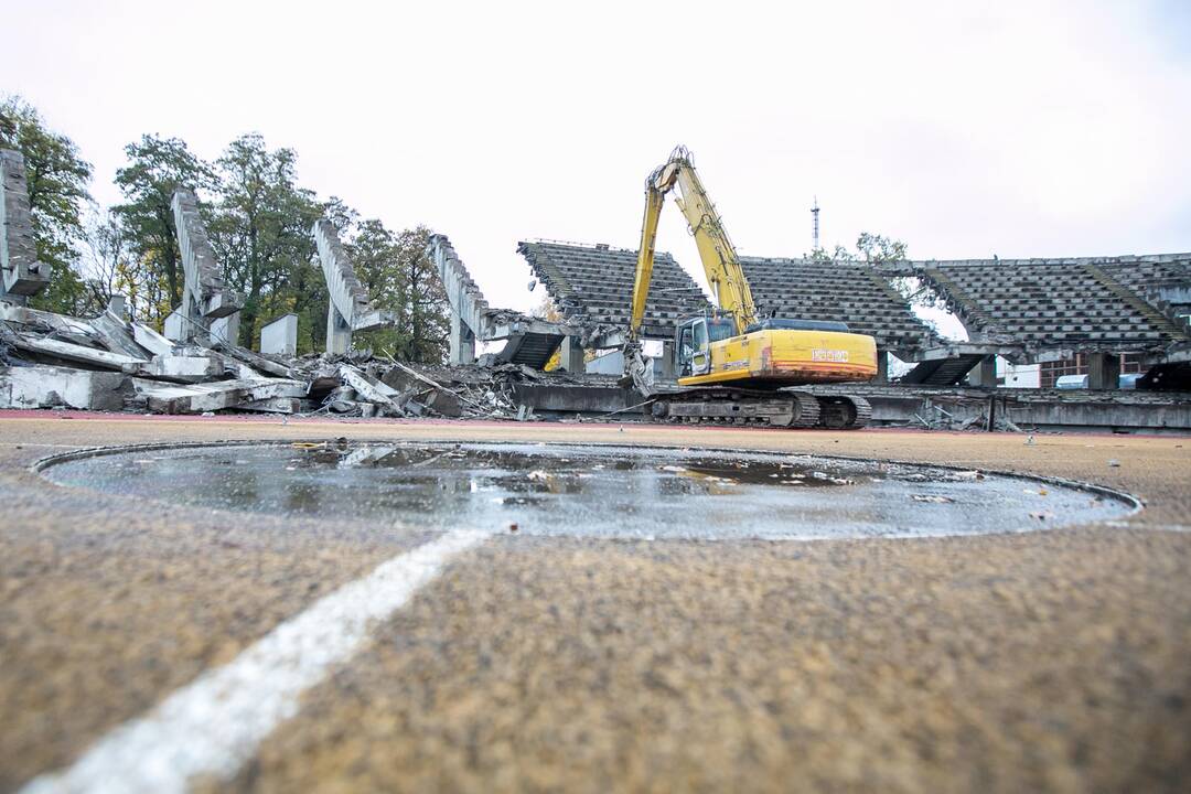 Pradėtos griauti Kauno stadiono tribūnos