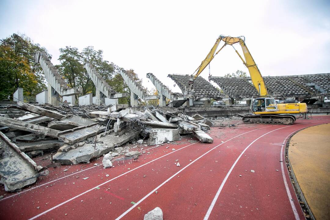 Pradėtos griauti Kauno stadiono tribūnos