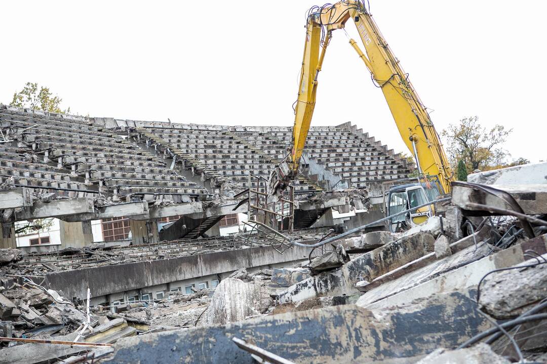 Pradėtos griauti Kauno stadiono tribūnos