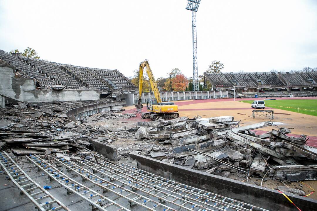 Pradėtos griauti Kauno stadiono tribūnos