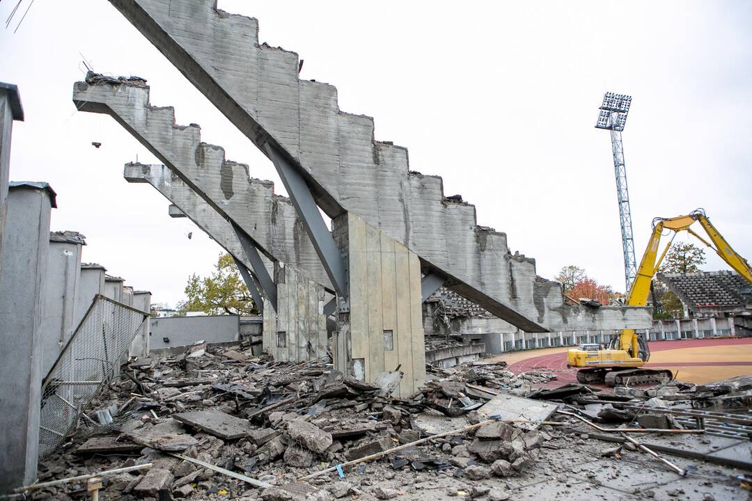 Pradėtos griauti Kauno stadiono tribūnos