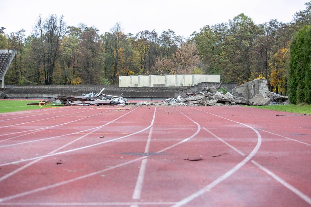 Pradėtos griauti Kauno stadiono tribūnos