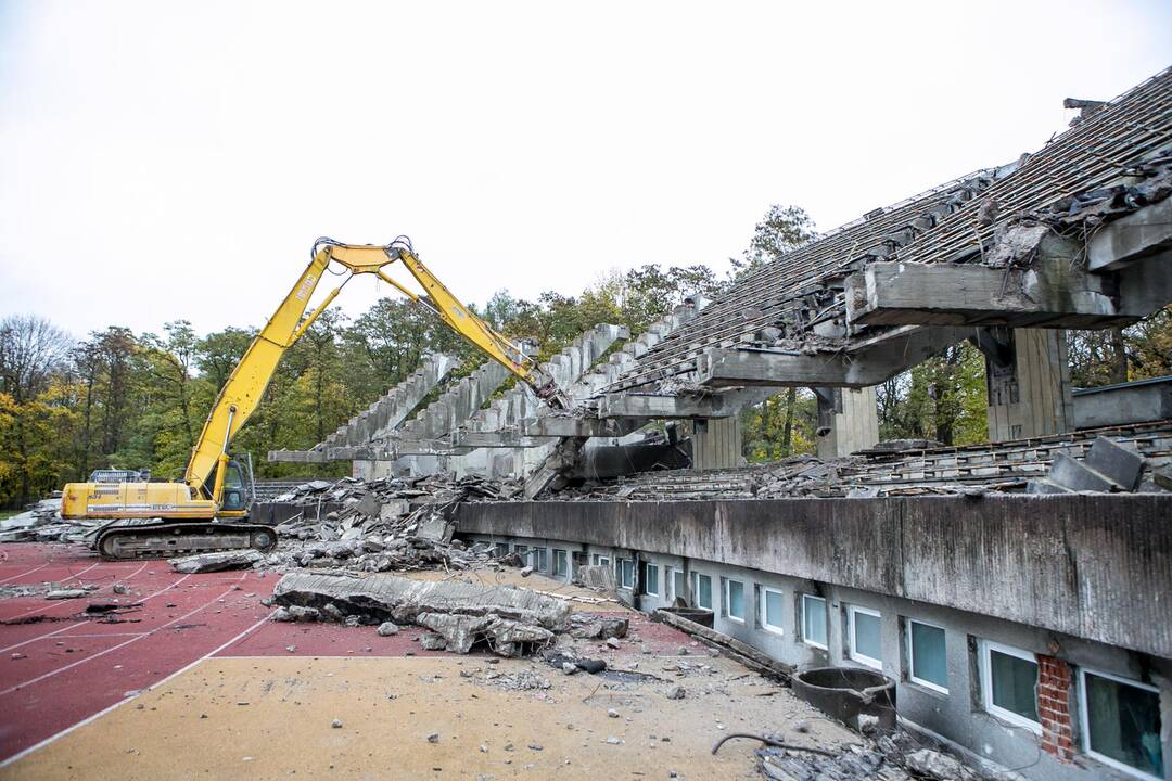 Pradėtos griauti Kauno stadiono tribūnos
