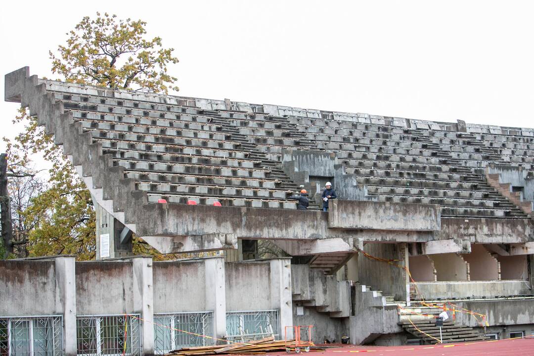 Pradėtos griauti Kauno stadiono tribūnos