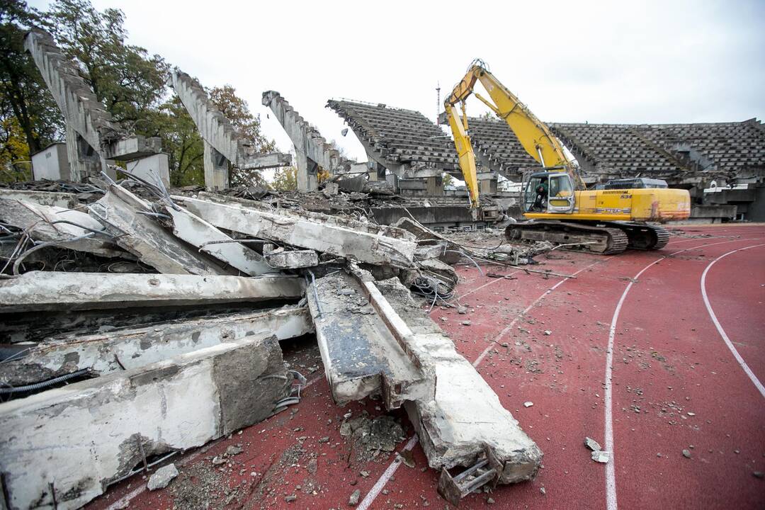 Pradėtos griauti Kauno stadiono tribūnos