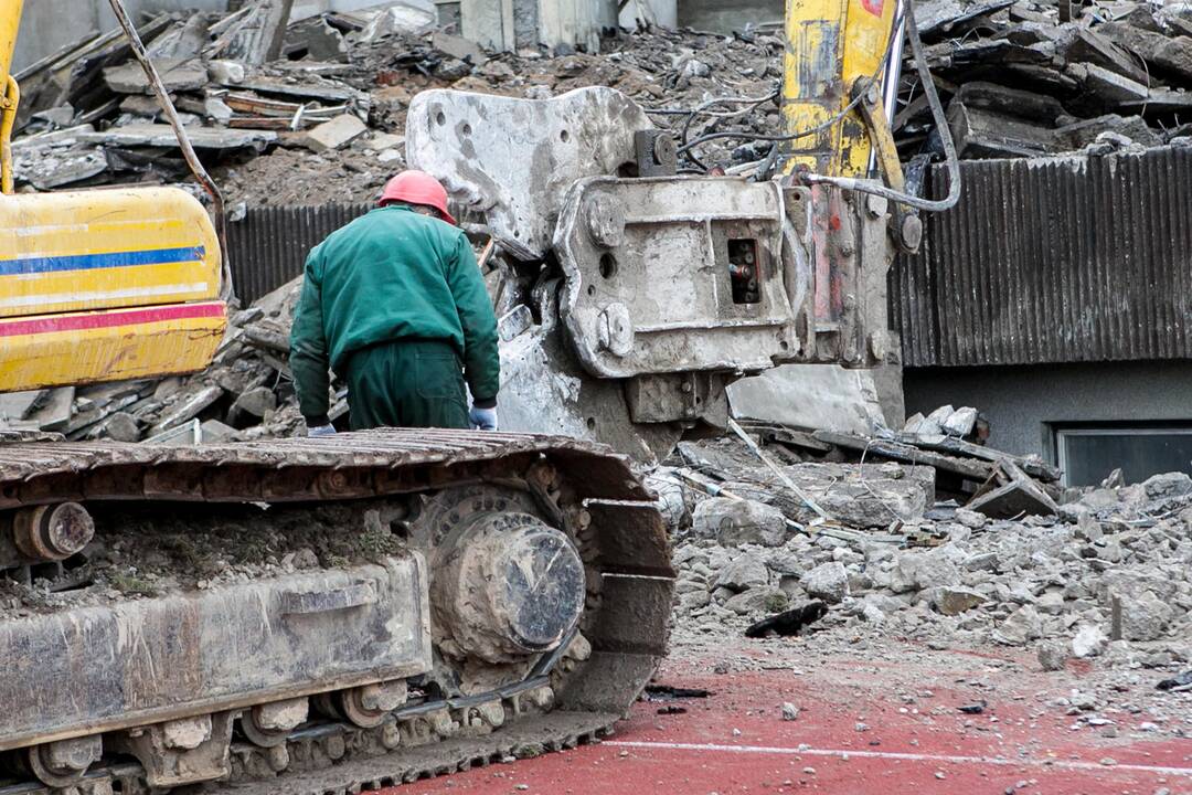 Pradėtos griauti Kauno stadiono tribūnos