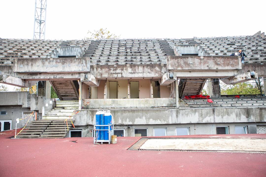 Pradėtos griauti Kauno stadiono tribūnos