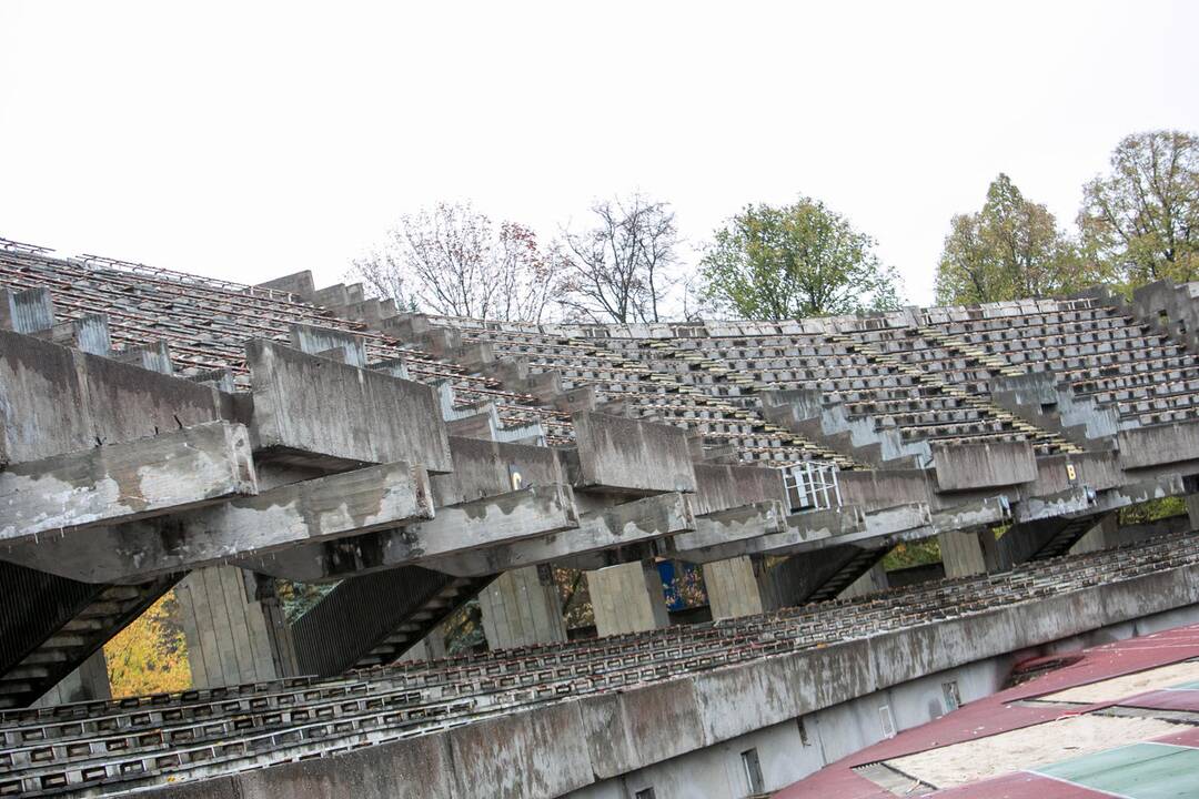 Pradėtos griauti Kauno stadiono tribūnos