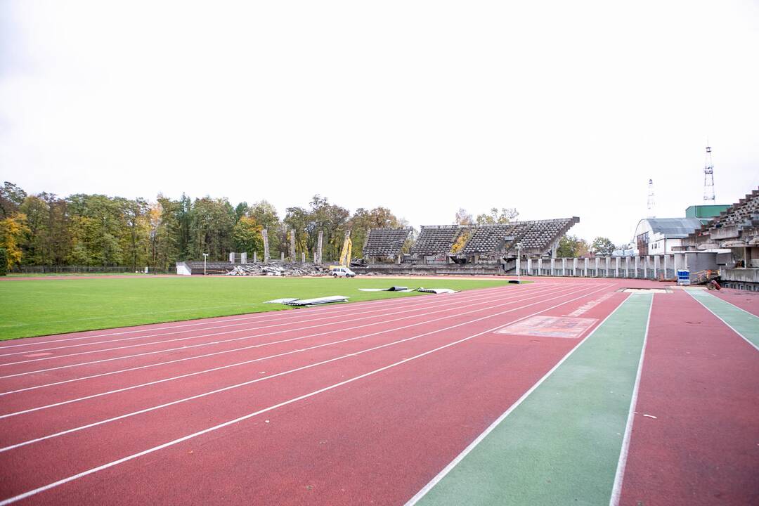 Pradėtos griauti Kauno stadiono tribūnos
