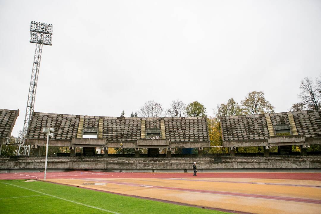 Pradėtos griauti Kauno stadiono tribūnos