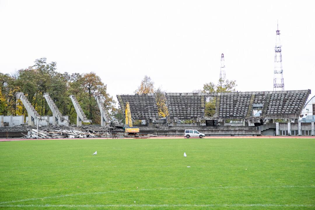Pradėtos griauti Kauno stadiono tribūnos