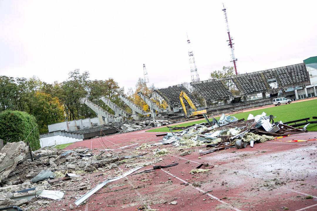 Pradėtos griauti Kauno stadiono tribūnos
