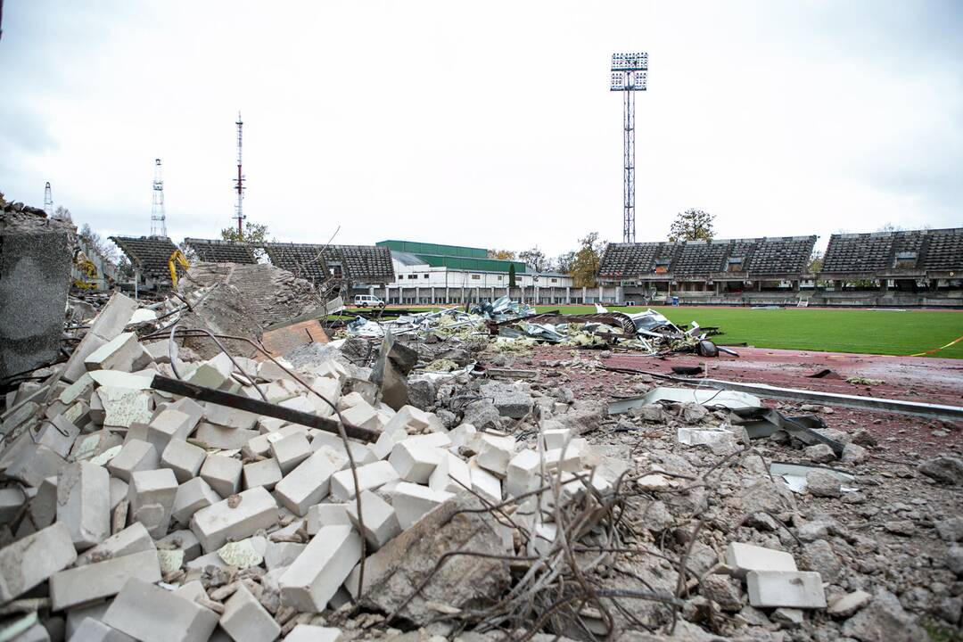 Pradėtos griauti Kauno stadiono tribūnos