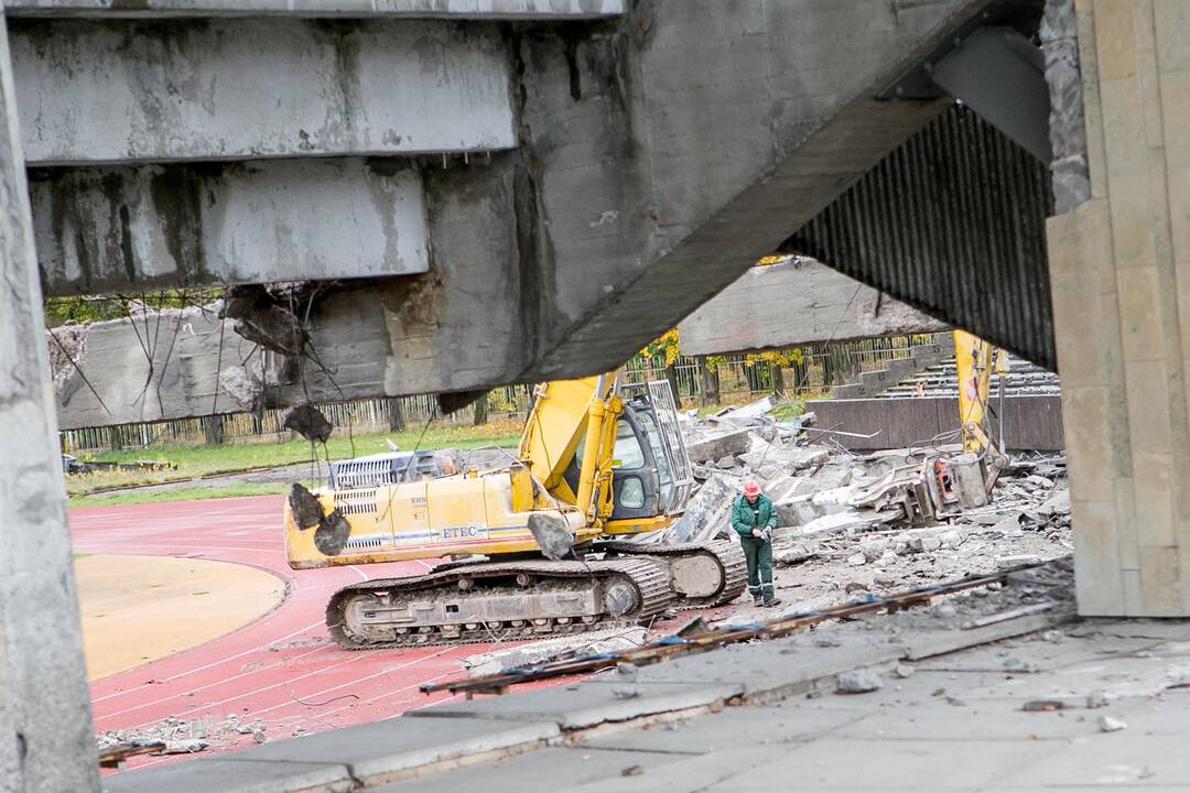 Pradėtos griauti Kauno stadiono tribūnos