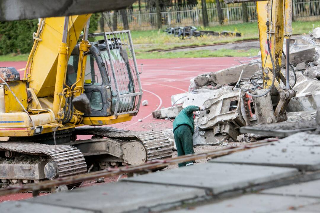 Pradėtos griauti Kauno stadiono tribūnos