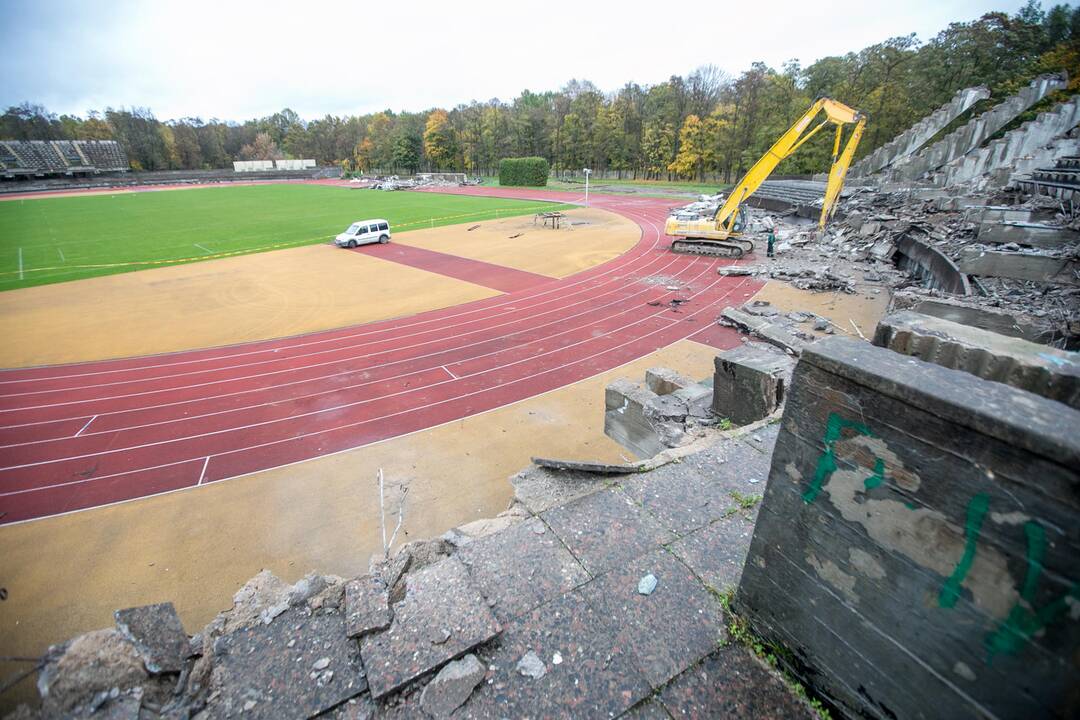 Pradėtos griauti Kauno stadiono tribūnos