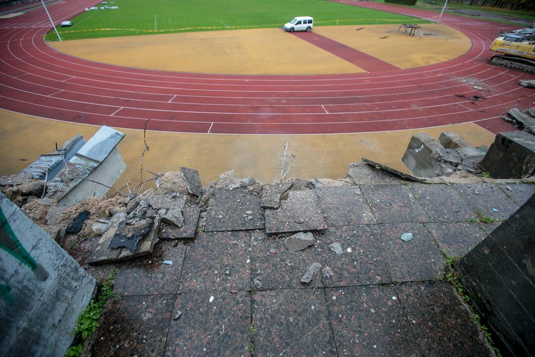 Pradėtos griauti Kauno stadiono tribūnos