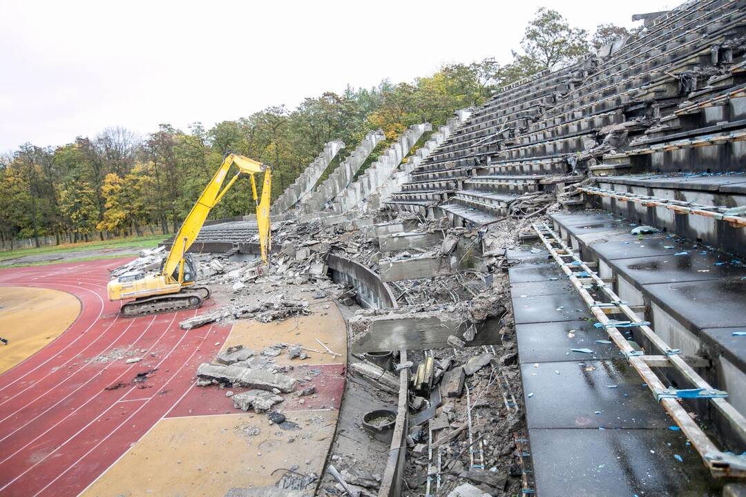 Pradėtos griauti Kauno stadiono tribūnos