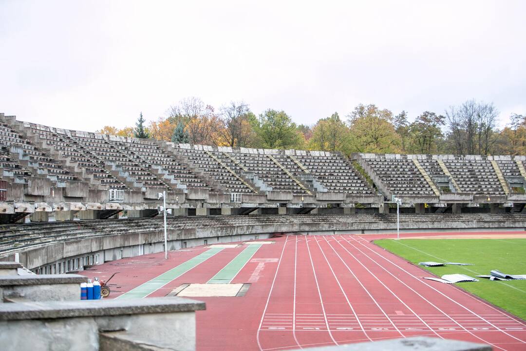 Pradėtos griauti Kauno stadiono tribūnos