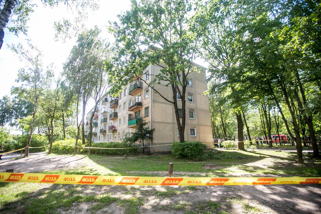 Kauno daugiabučio sienoje atsivėrė didžiulis plyšys