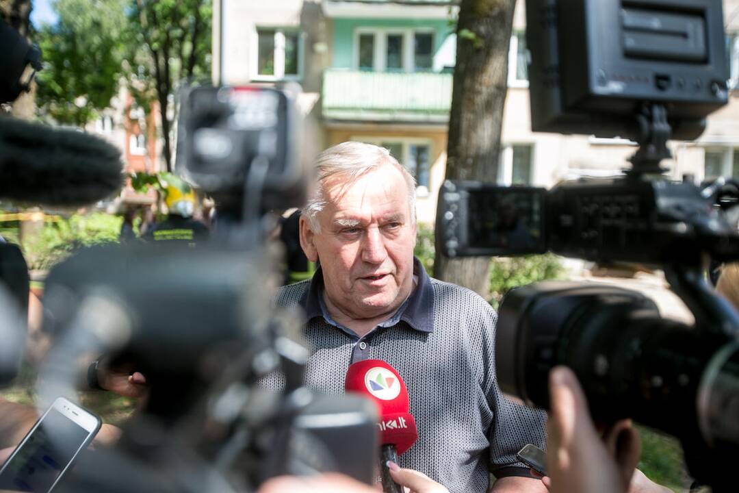 Kauno daugiabučio sienoje atsivėrė didžiulis plyšys