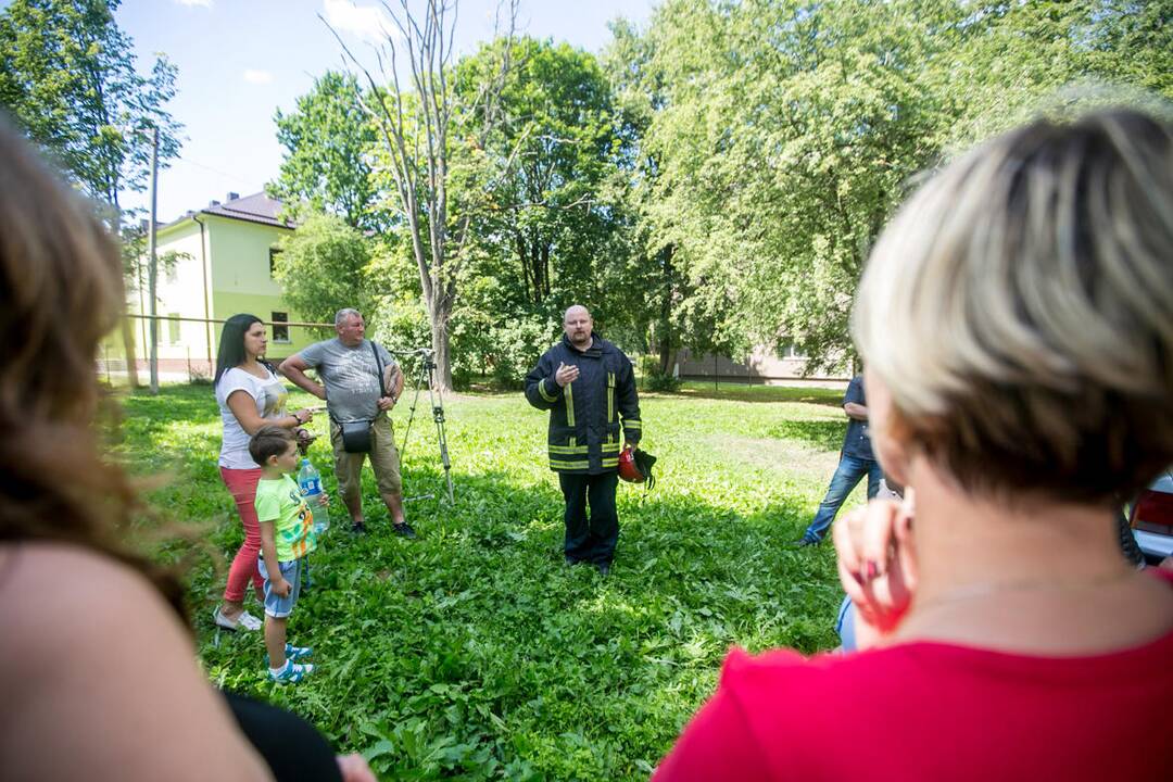 Kauno daugiabučio sienoje atsivėrė didžiulis plyšys