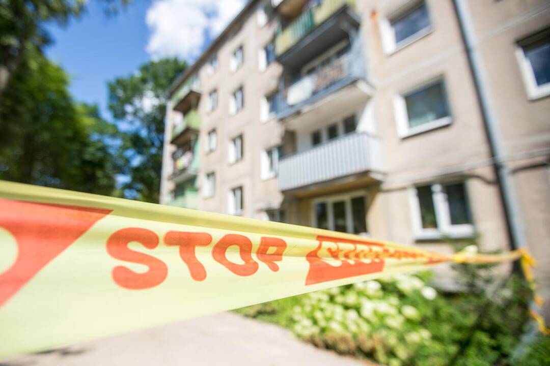 Kauno daugiabučio sienoje atsivėrė didžiulis plyšys