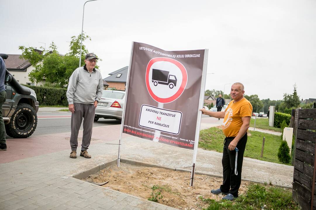 Protesto akcija prieš sunkiasvorius automobilius