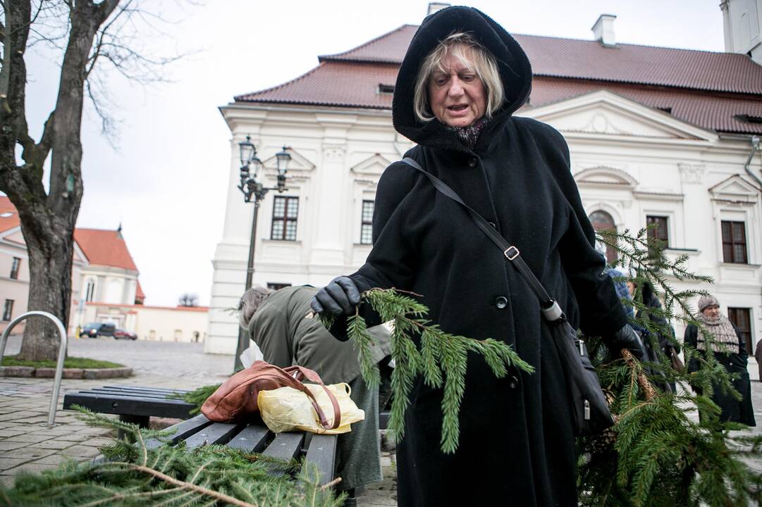 Eglių šakų dalijimo akcija Kaune