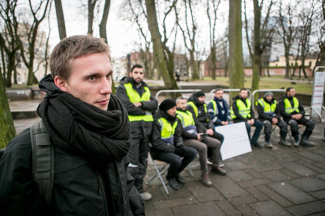 Stadioną statančių turkų protestas