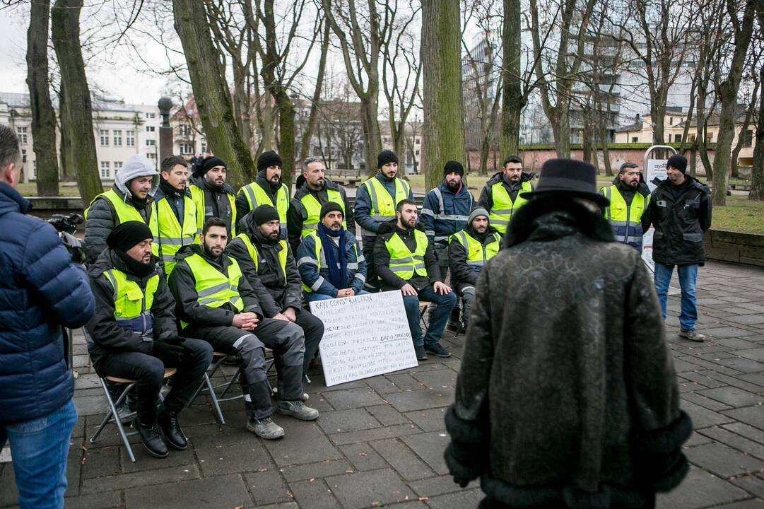 Stadioną statančių turkų protestas