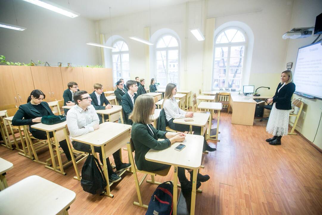 Aukštųjų kursų 100-metis Maironio universitetinėje gimnazijoje