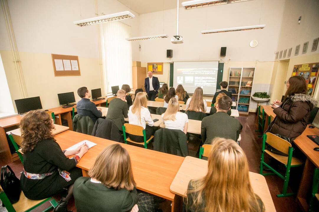 Aukštųjų kursų 100-metis Maironio universitetinėje gimnazijoje