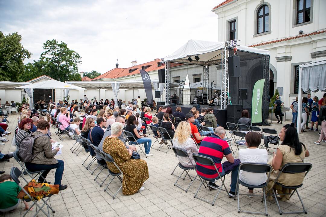 „Pažaislio liepų alėjos vakaruose“ – „Antikvarinių Kašpirovskio dantų“ koncertas