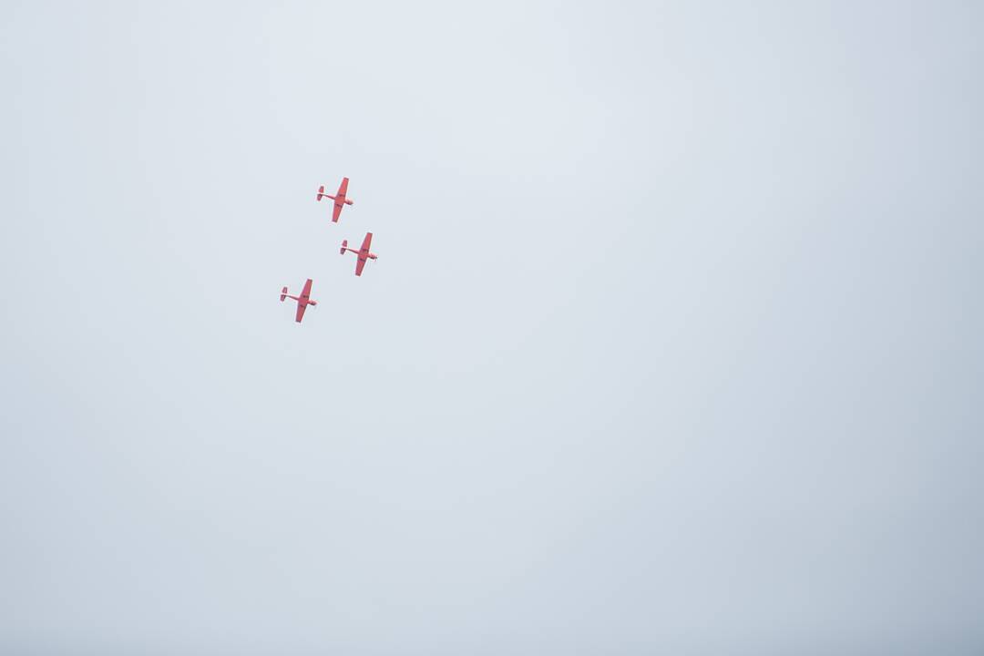 Nusileidimas su rekordinio 300 m2 dydžio vėliava