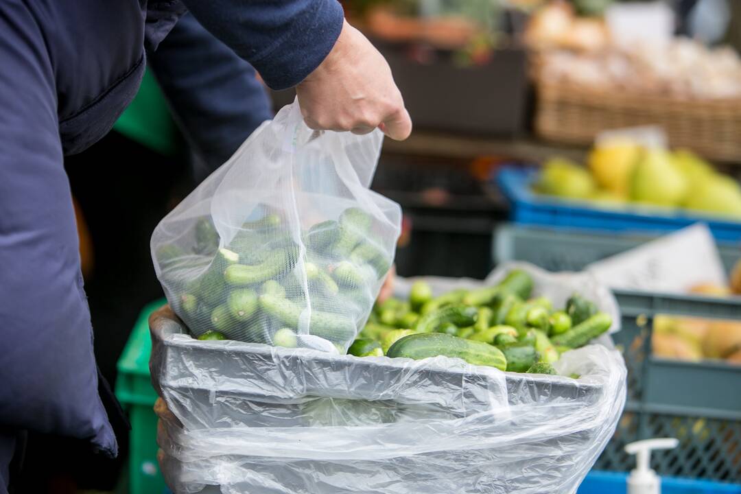 Karantinas keičia turgaus lankytojų įpročius