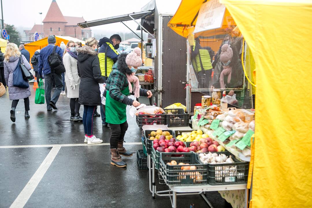 Karantinas keičia turgaus lankytojų įpročius