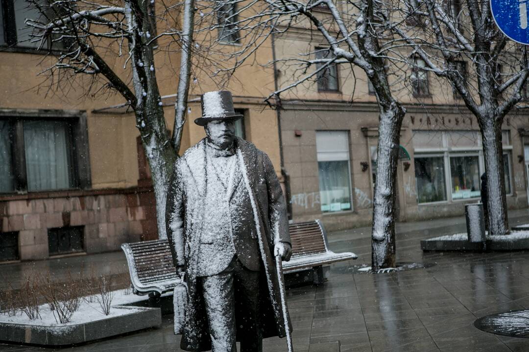 Sekmadienį Kauną nuklojo sniegas
