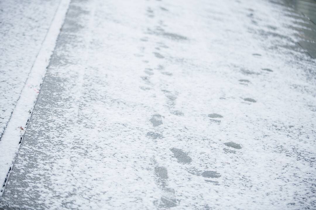 Sekmadienį Kauną nuklojo sniegas