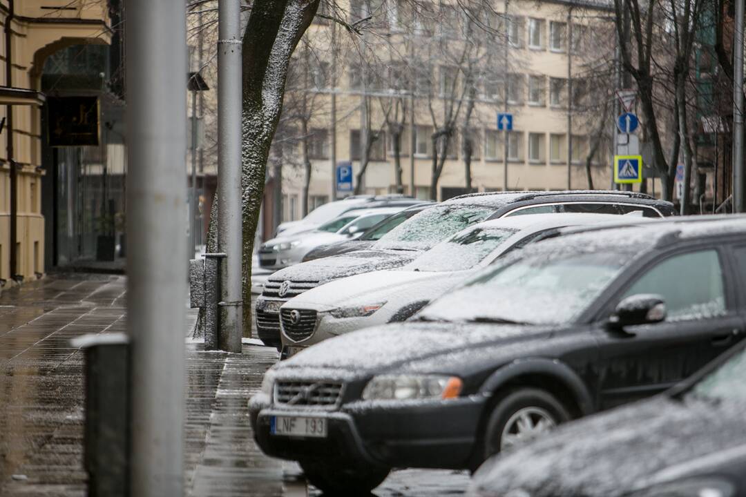 Sekmadienį Kauną nuklojo sniegas
