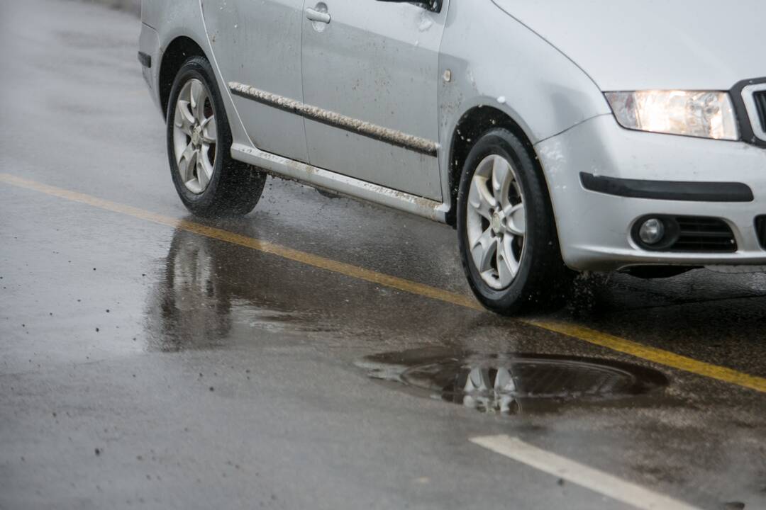 Sekmadienį Kauną nuklojo sniegas