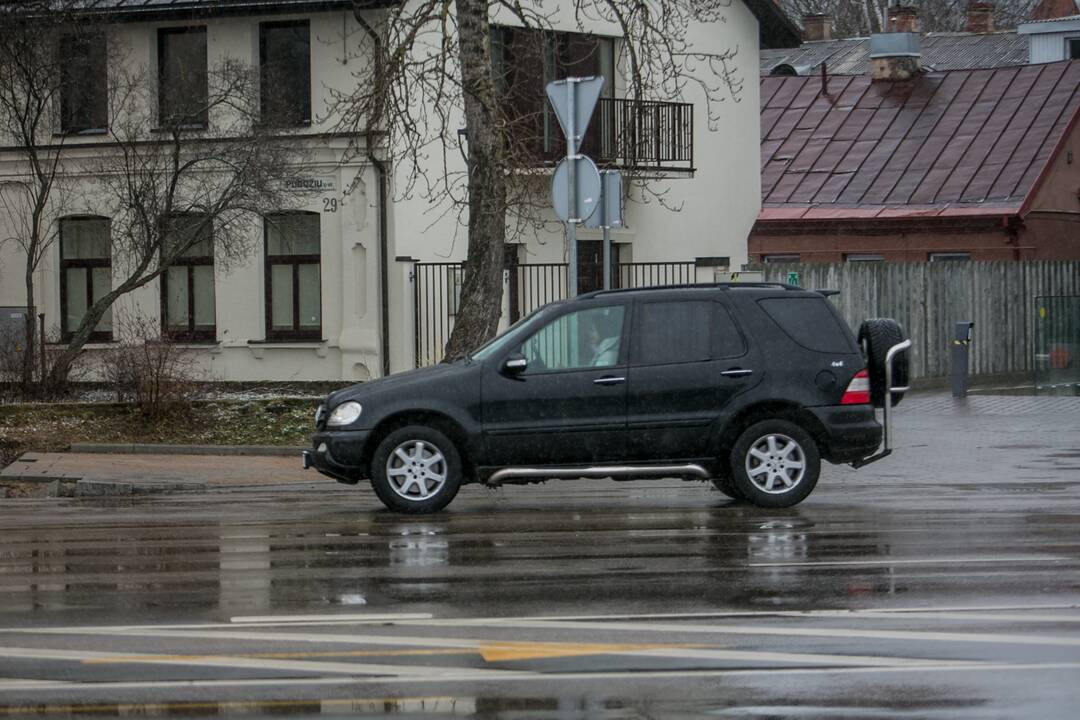 Sekmadienį Kauną nuklojo sniegas