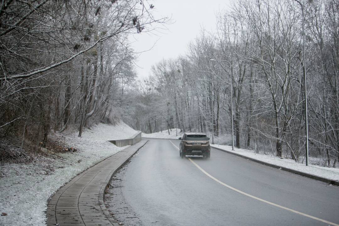 Sekmadienį Kauną nuklojo sniegas