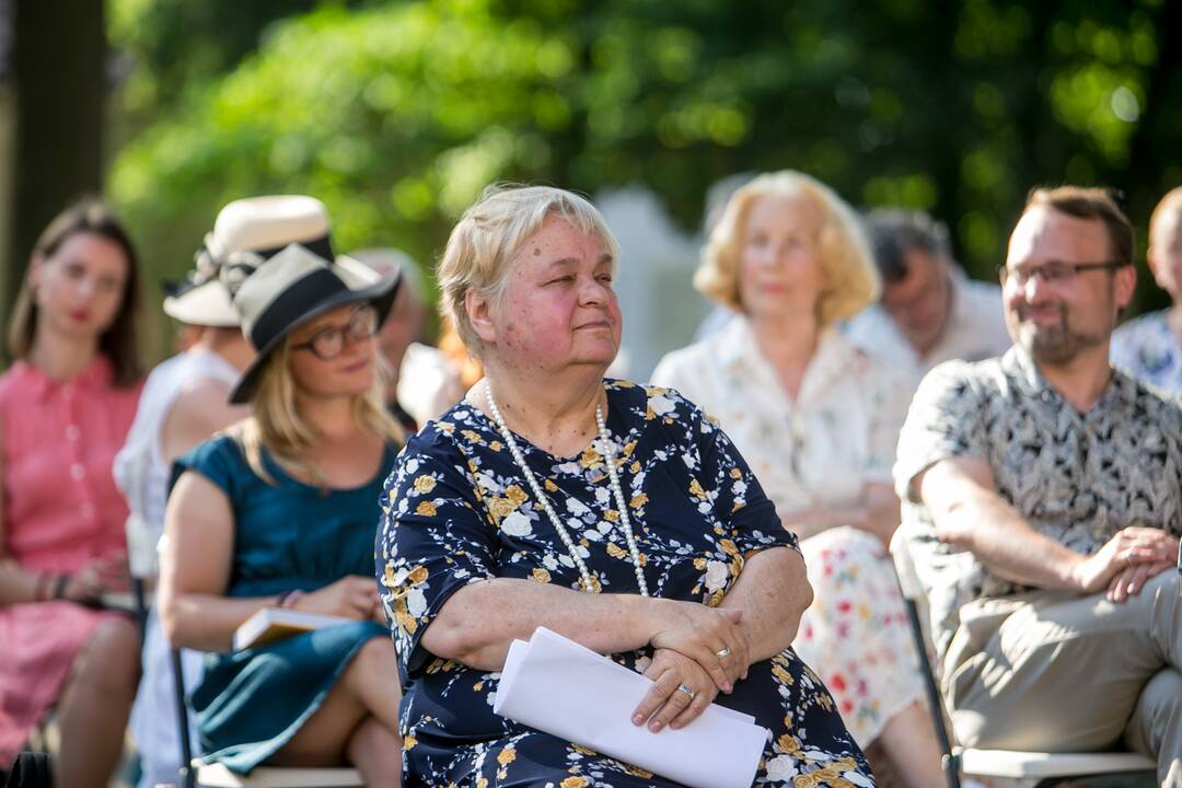 Pagerbta „Poezijos pavasario“ laureatė D.Zelčiūtė