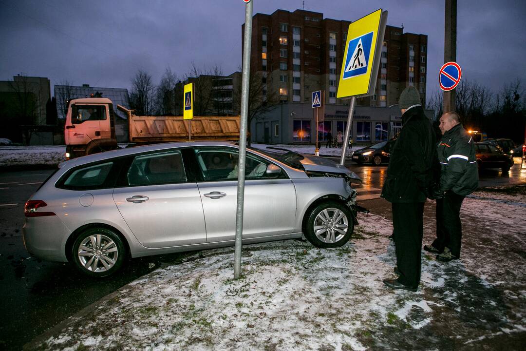 Šilainiuose – trijų automobilių avarija