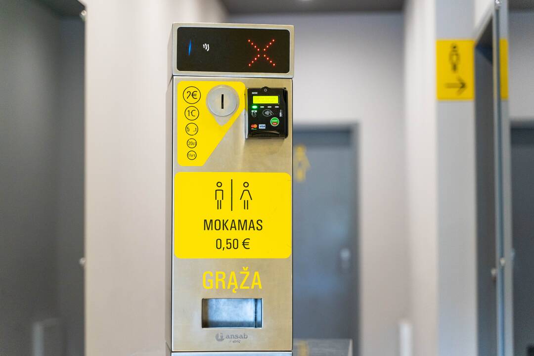 Mokėję už tualetą liko be grąžos