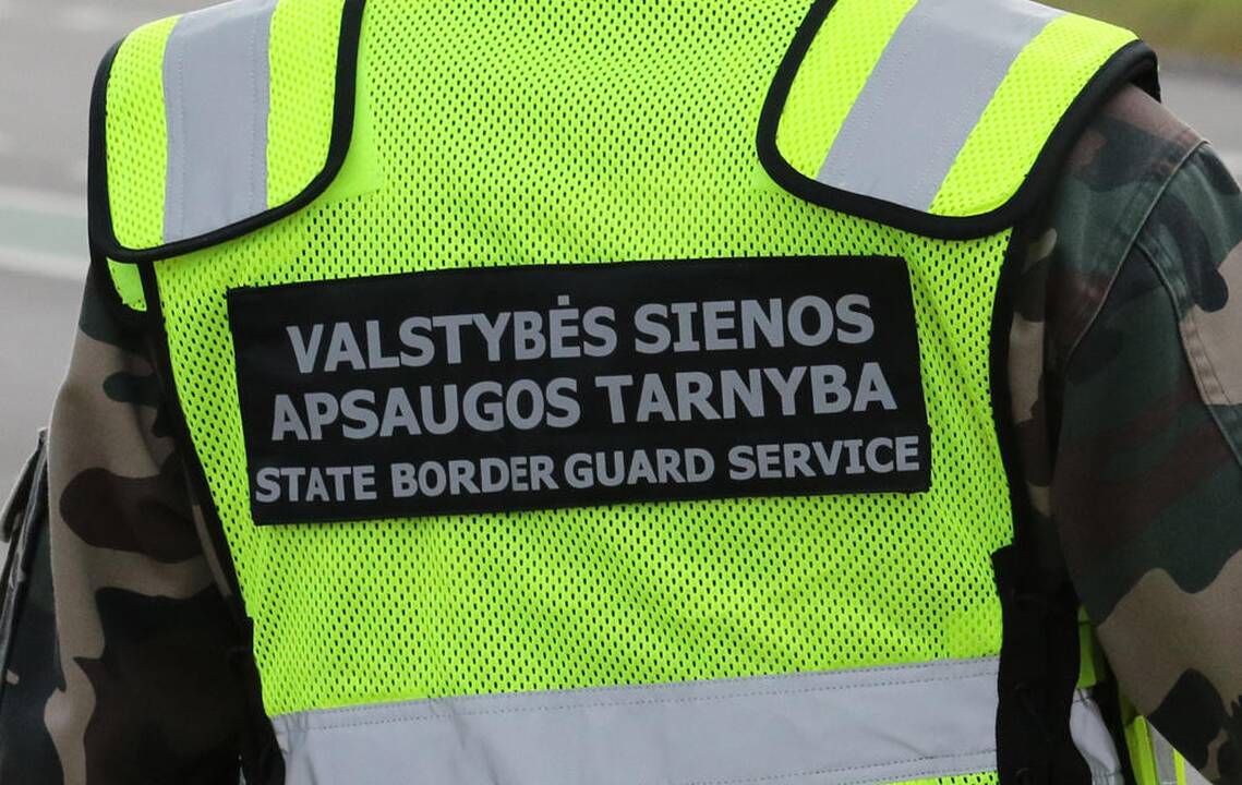 Valstybės sieną neteisėtai kirtusiems vyrams – 7,5 tūkst. eurų baudos