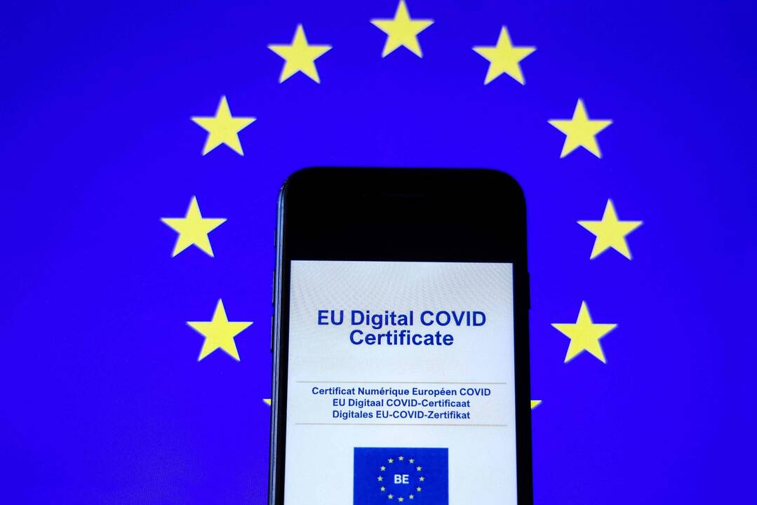 Europos Komisija ragina pakeisti ES COVID pažymėjimo sistemą