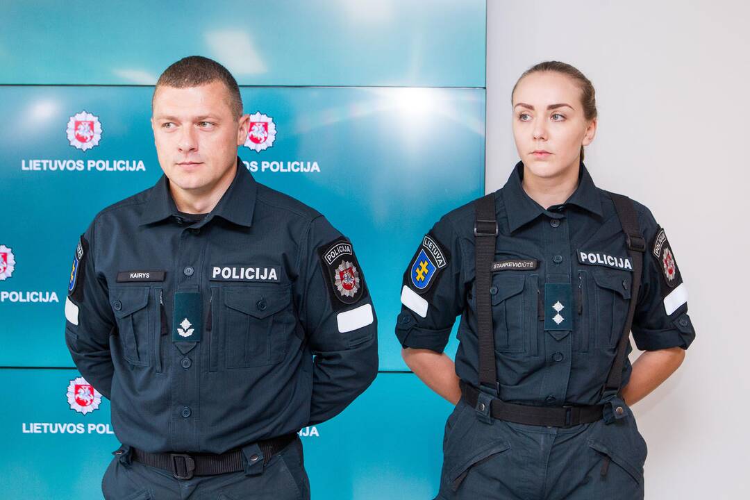 Policija pristatė naujas pareigūnų uniformas